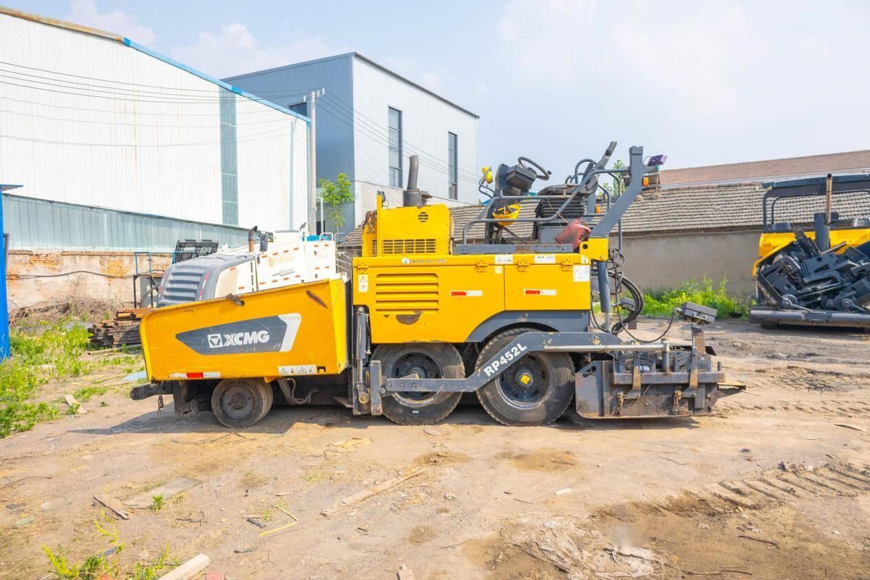RP452L Wheeled Telescopic Paver